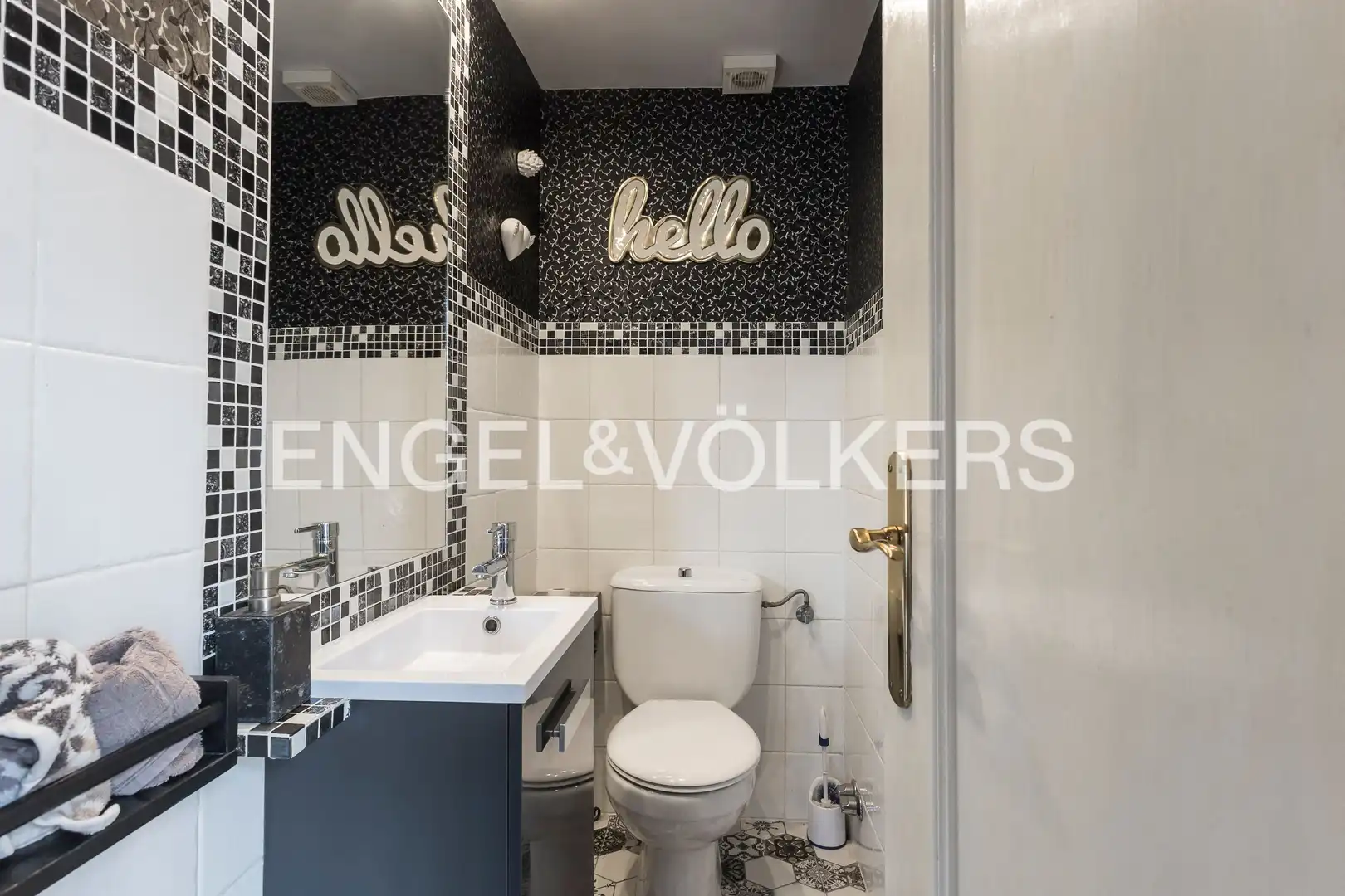 Bathroom of Houses for sale in Valdemorillo  with Air Conditioner, Heating and Private garden
