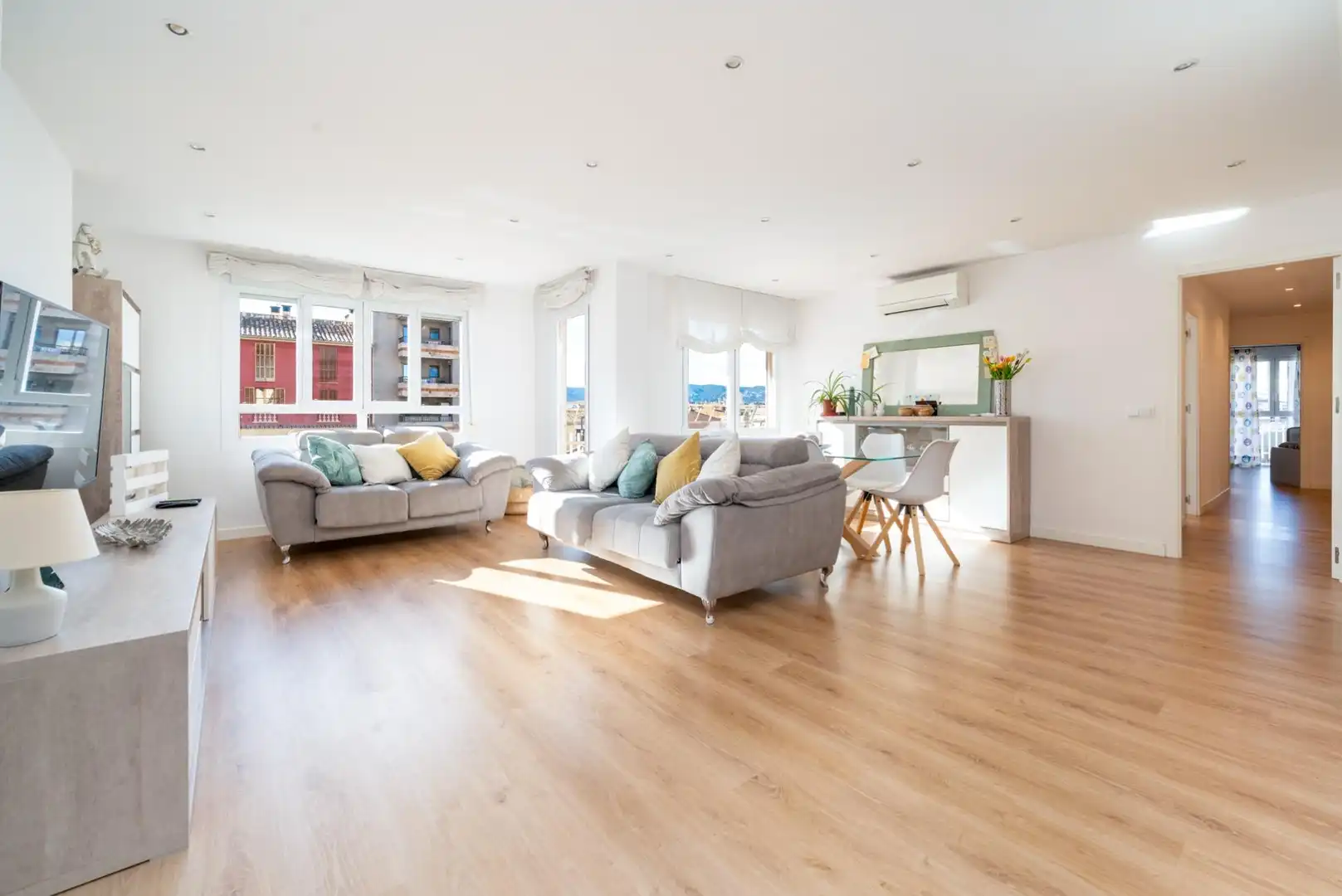 Living room of Flat for sale in  Palma de Mallorca  with Air Conditioner, Heating and Parquet flooring