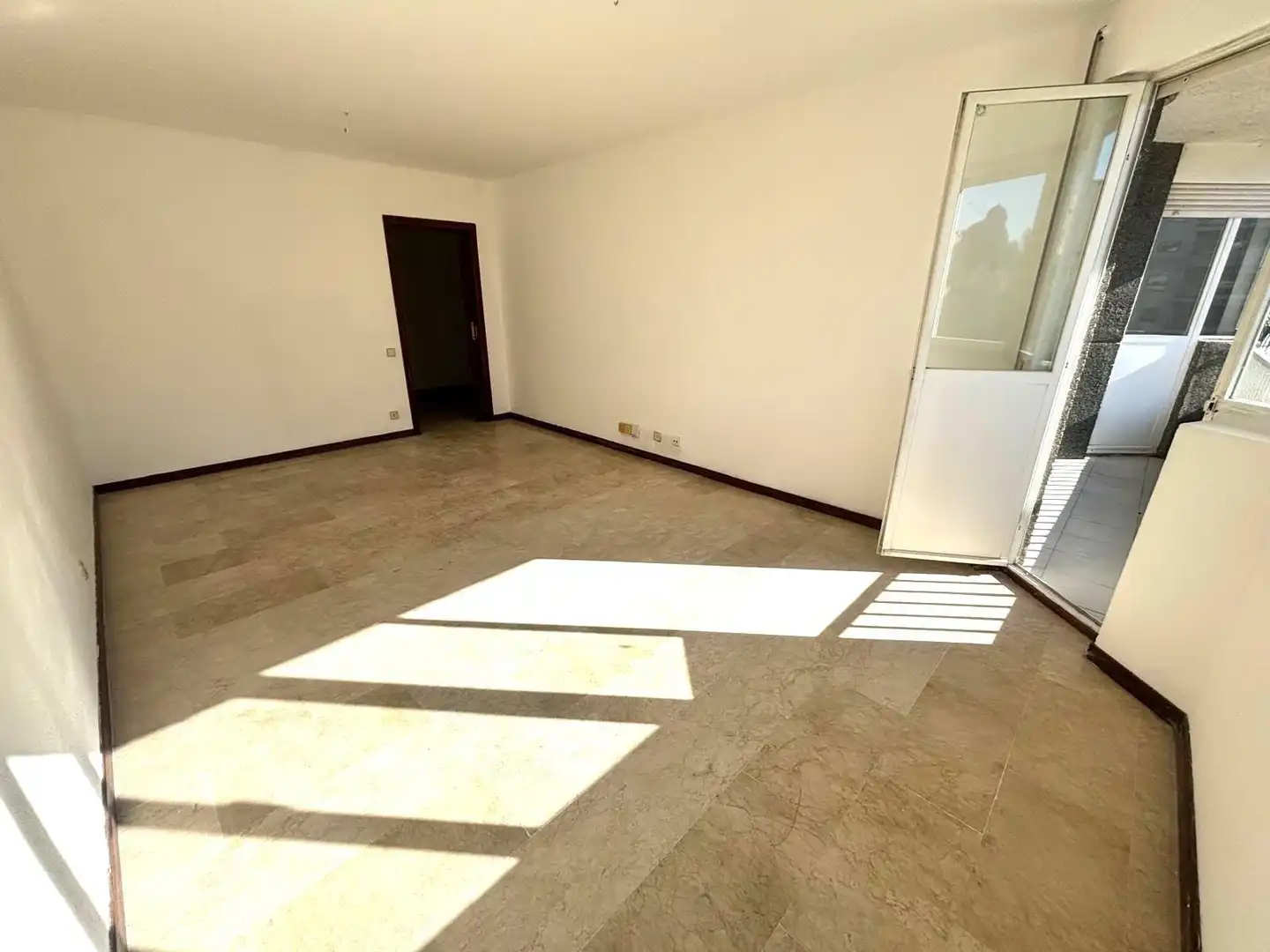 Sala d'estar de Pis en venda en Benalmádena amb Jardí privat, Terrassa i Balcó