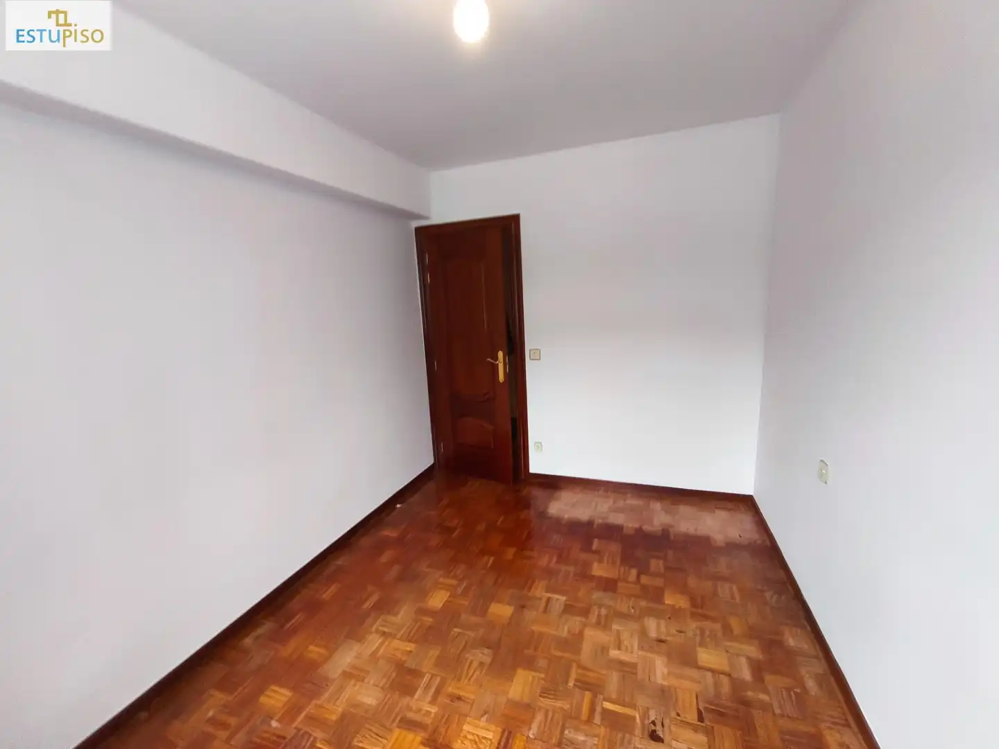 Dormitori de Pis en venda en Vitoria - Gasteiz amb Calefacció, Parquet i Traster