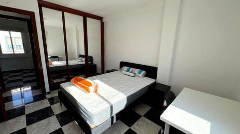 Foto 2 de Pis per a compartir a De Fernando III el Santo, Reyes, Parla