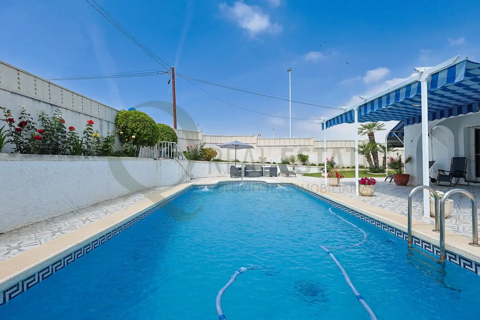 Piscina de Casa o chalet en venta en Elche / Elx con Jardín privado, Terraza y Piscina
