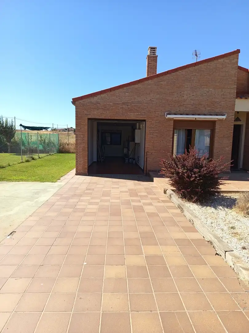 Terrassa de Casa o xalet en venda en Grijota amb Calefacció i Jardí privat