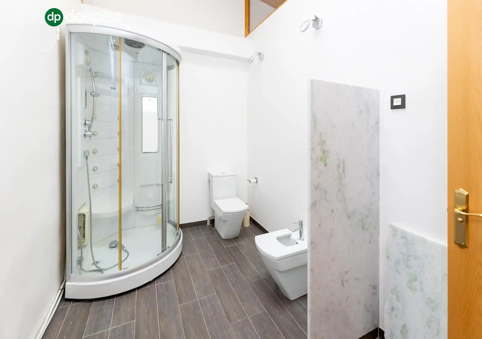 Bathroom of Houses for sale in Granada