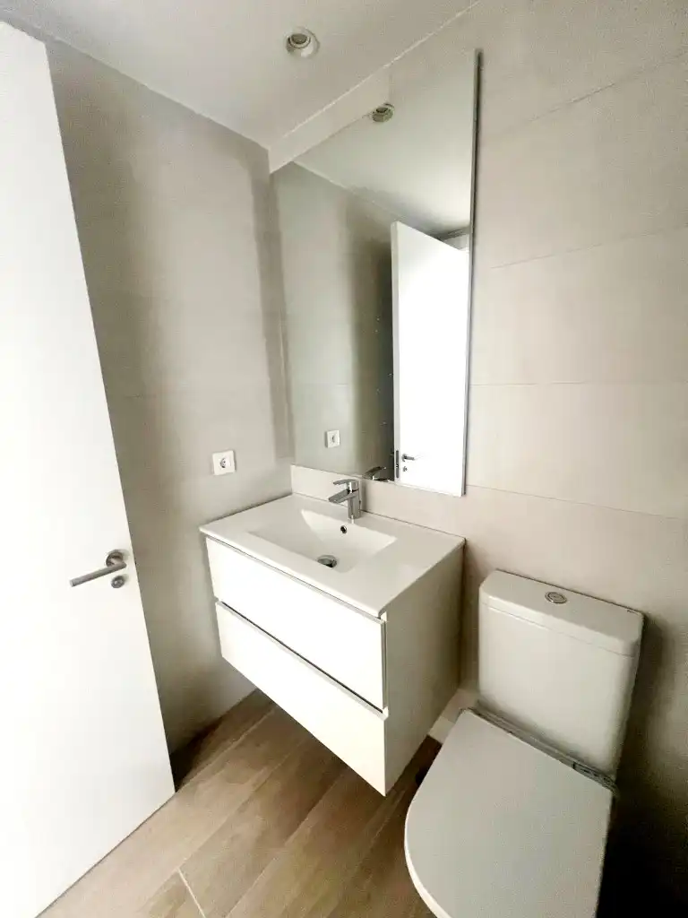 Badezimmer von Wohnung zur Miete in Cobeña mit Klimaanlage, Heizung und Terrasse
