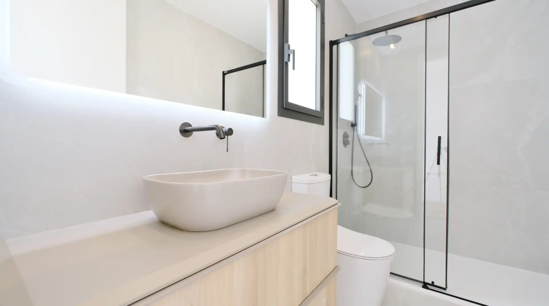Bathroom of Houses for sale in Valencia  with Air Conditioner, Heating and Private garden