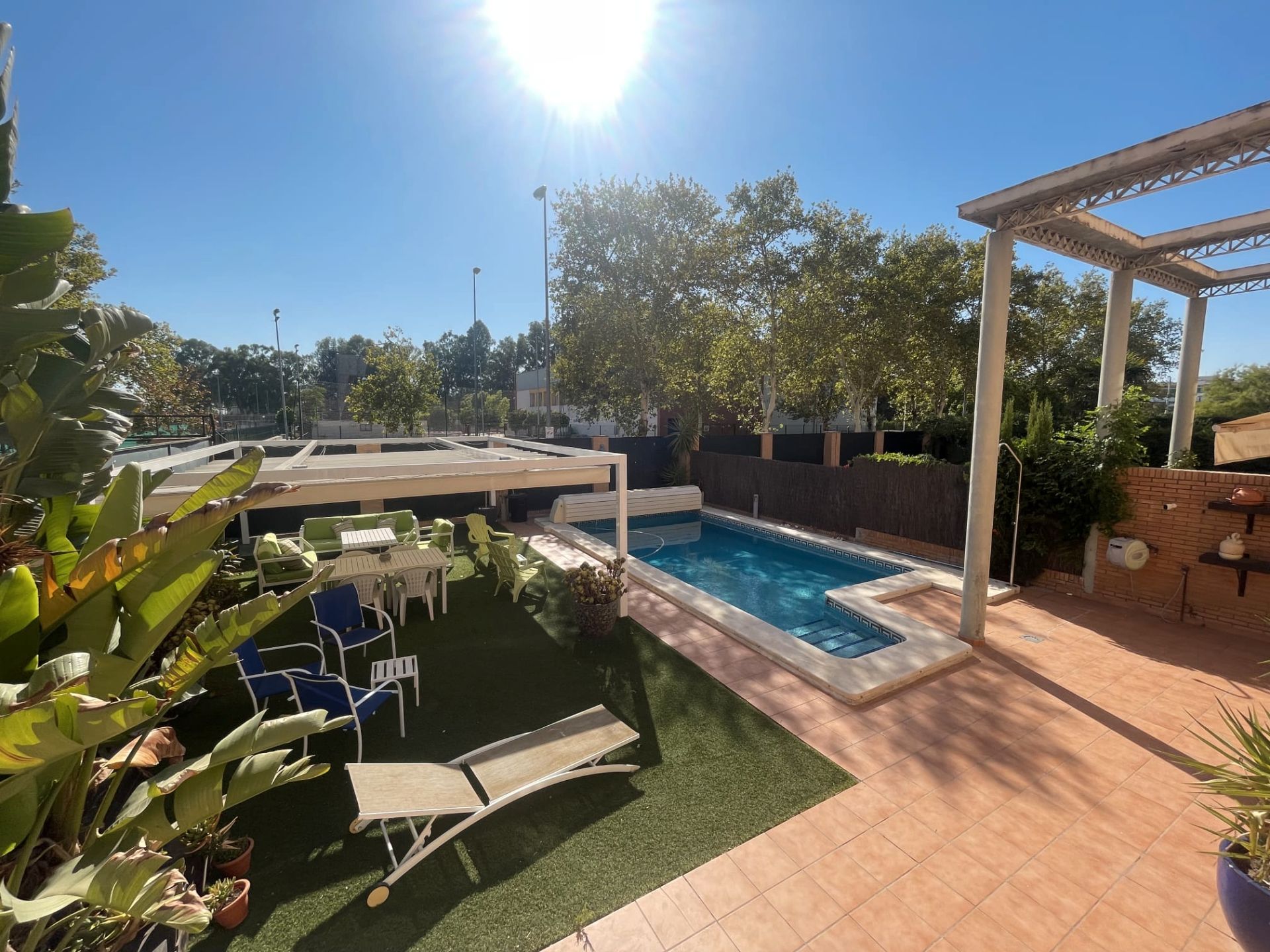Swimming pool of Duplex for sale in  Sevilla Capital  with Air Conditioner, Heating and Private garden