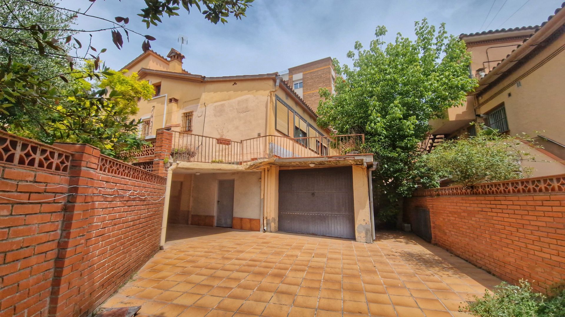 Exterior view of House or chalet for sale in Sant Just Desvern  with Air Conditioner, Heating and Private garden