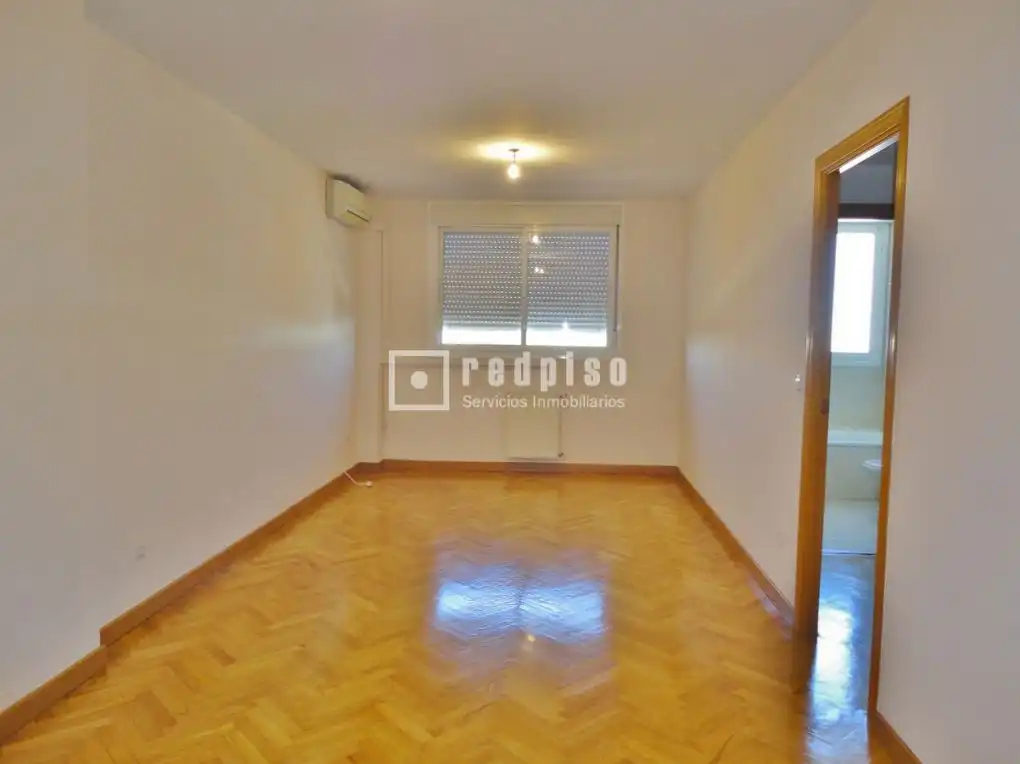 Flat for rent in Madrid  with Air Conditioner, Heating and Private garden