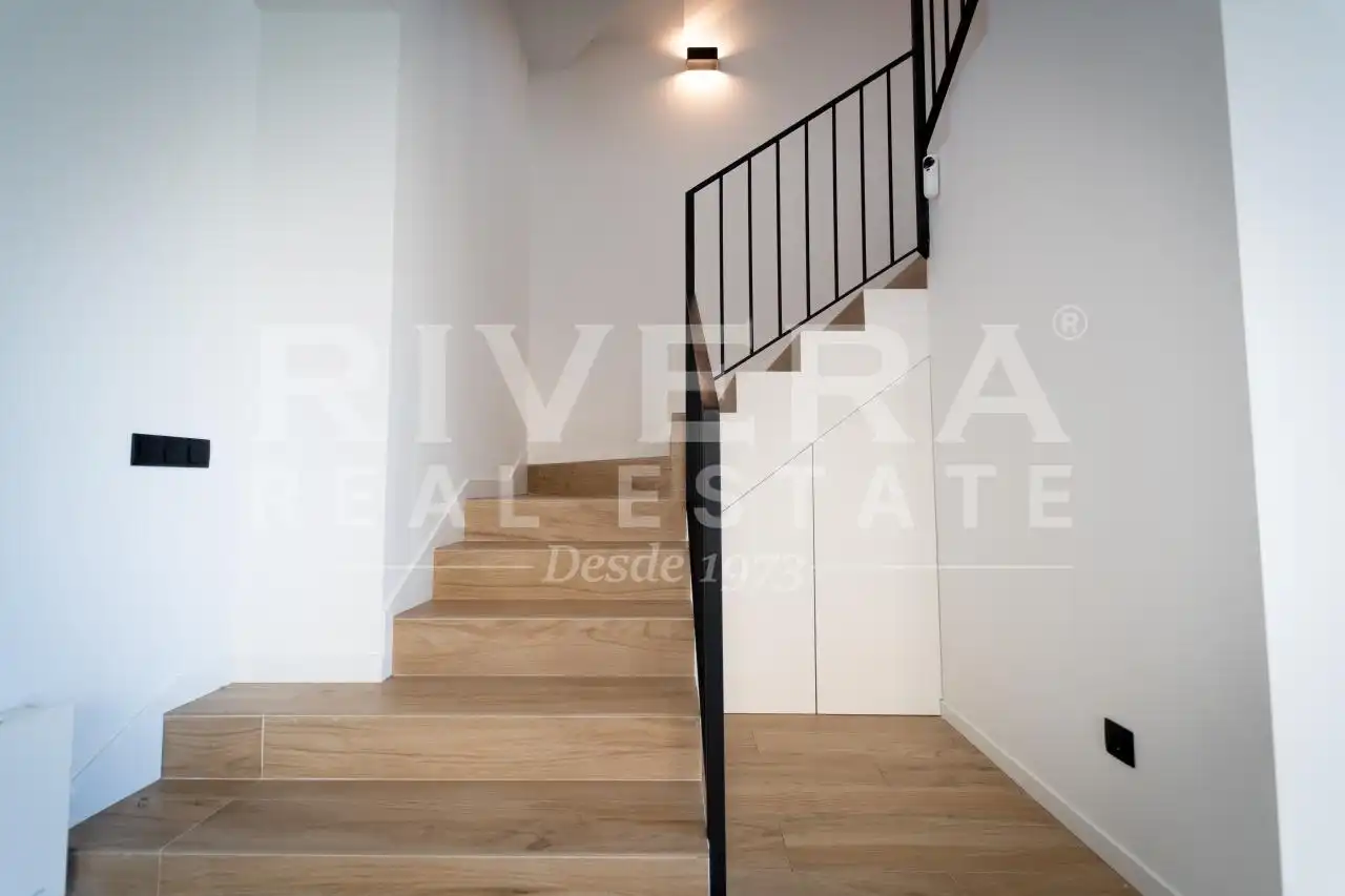 Habitación de Casa adosada en venta en Vigo  con Calefacción y Jardín privado