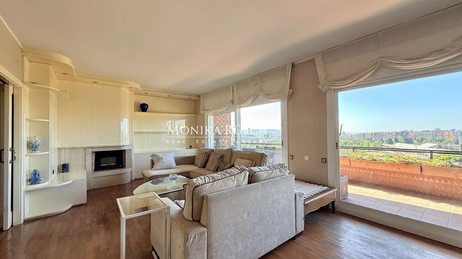 Sala de estar de Piso en venta en Barcelona con Calefacción, Terraza y Trastero