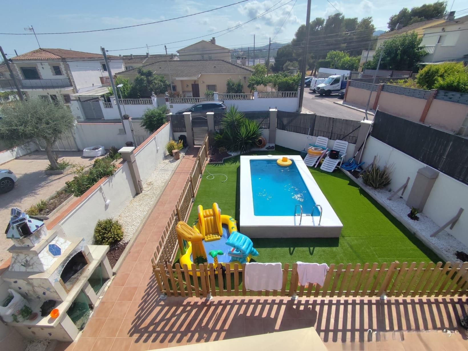 Swimming pool of House or chalet for sale in Santa Oliva  with Air Conditioner, Private garden and Parquet flooring