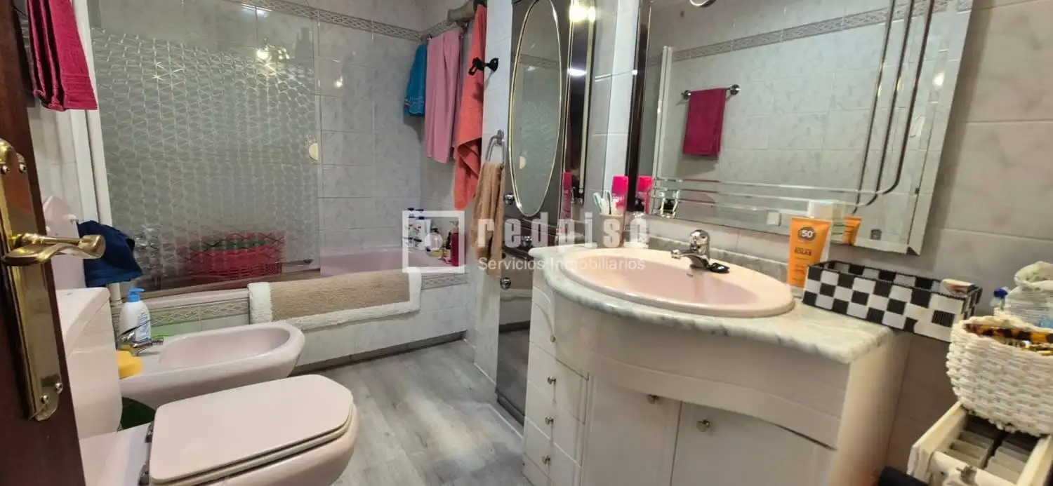 Baño de Piso en venta en Galapagar con Calefacción, Terraza y Piscina