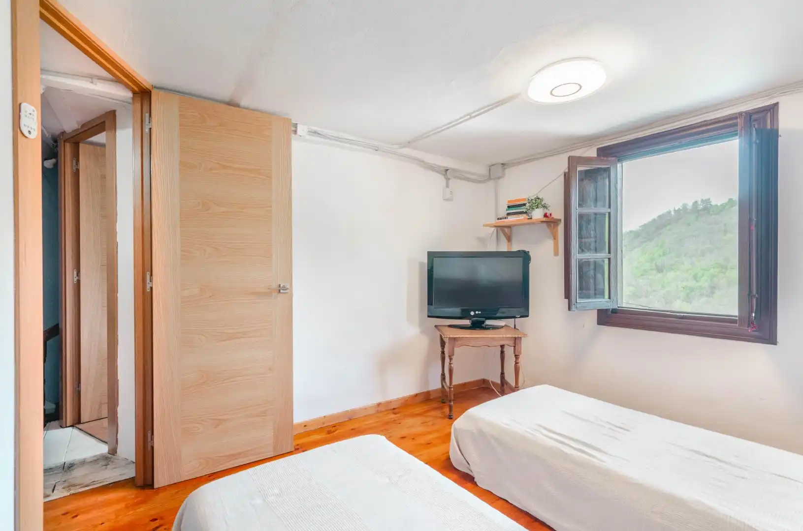 Habitación de Casa adosada en venta en Laviana con Jardín privado y Amueblado