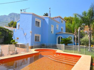 Xalet amb piscina en venda a Camí Assagador de Cabanes 51