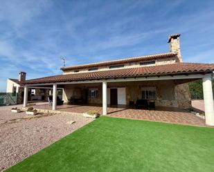 Vista exterior de Casa o xalet de lloguer en Crevillent amb Calefacció i Jardí privat