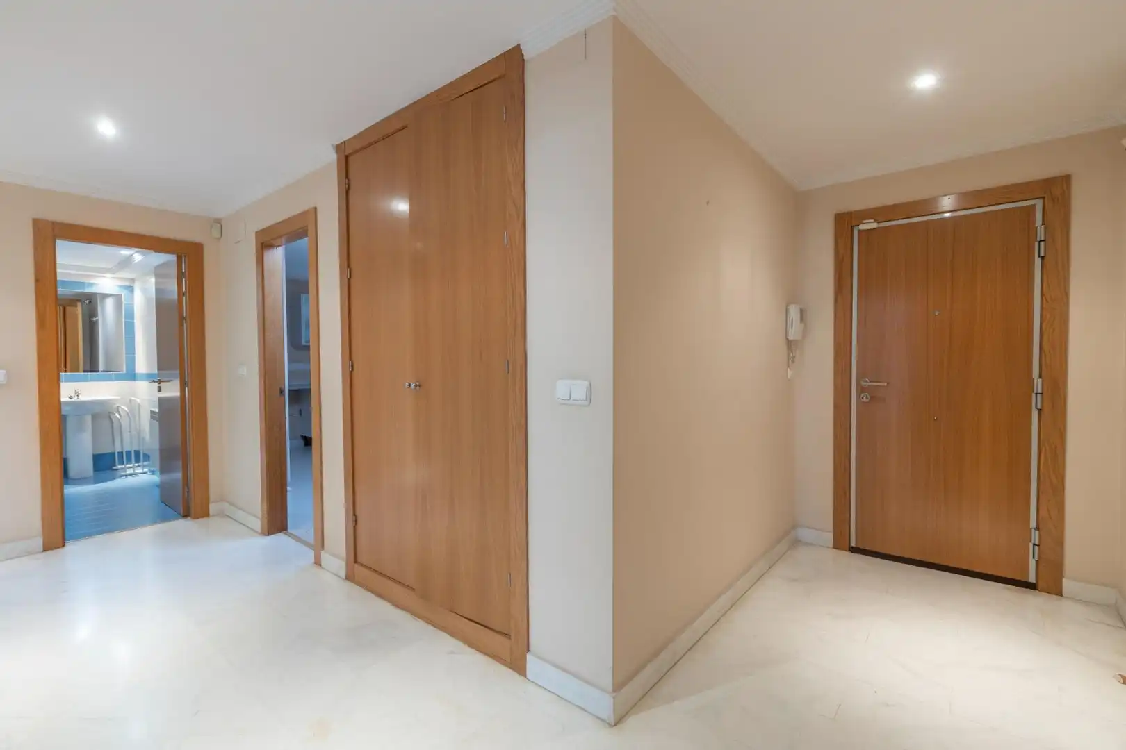 Flat for sale in Granada  with Air Conditioner and Heating