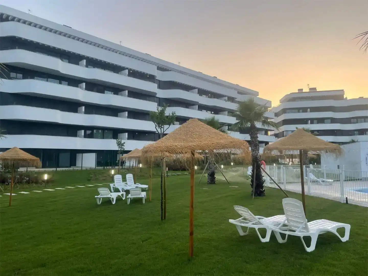 Vista exterior de Piso en venta en Torremolinos con Aire acondicionado, Jardín privado y Trastero