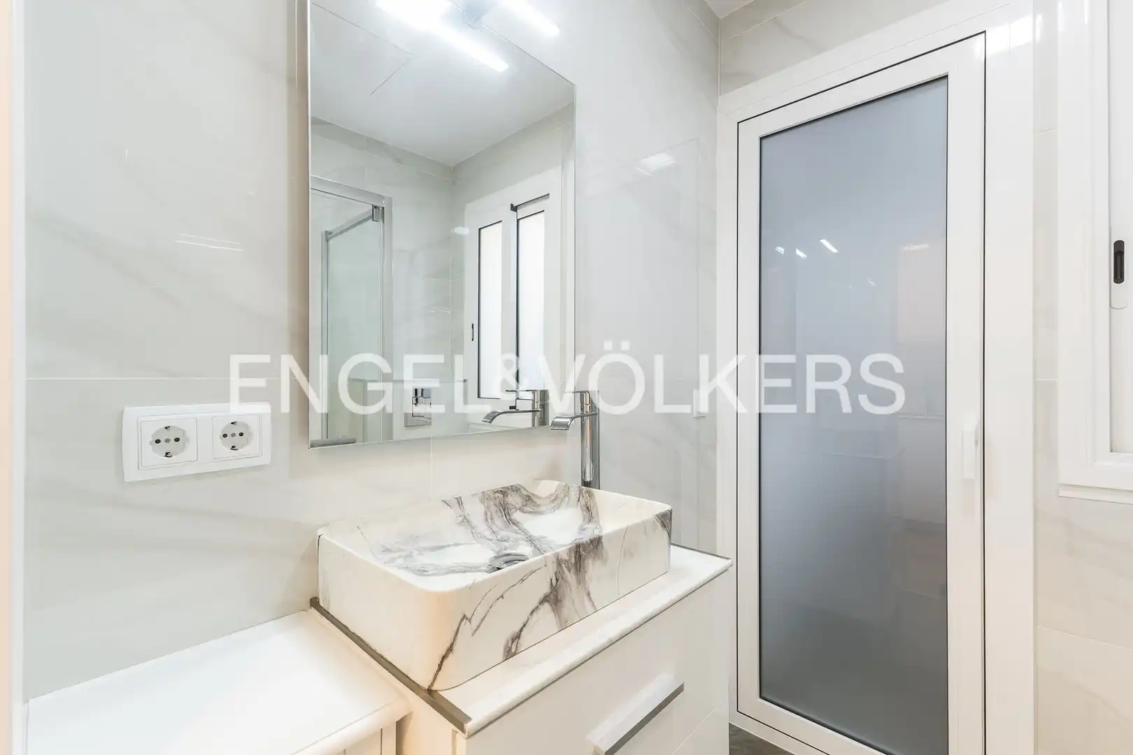Baño de Piso de alquiler en Barcelona con Aire acondicionado y Calefacción