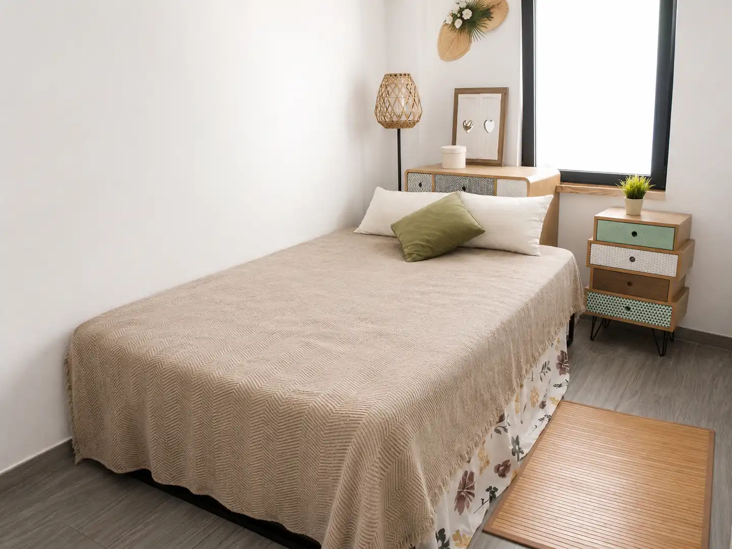 Habitación de Casa adosada en venta en Figueres con Aire acondicionado, Calefacción y Jardín privado