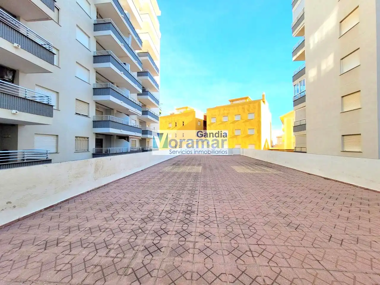 Außenansicht von Wohnungen zur Miete in Miramar mit Heizung, Terrasse und Möbliert