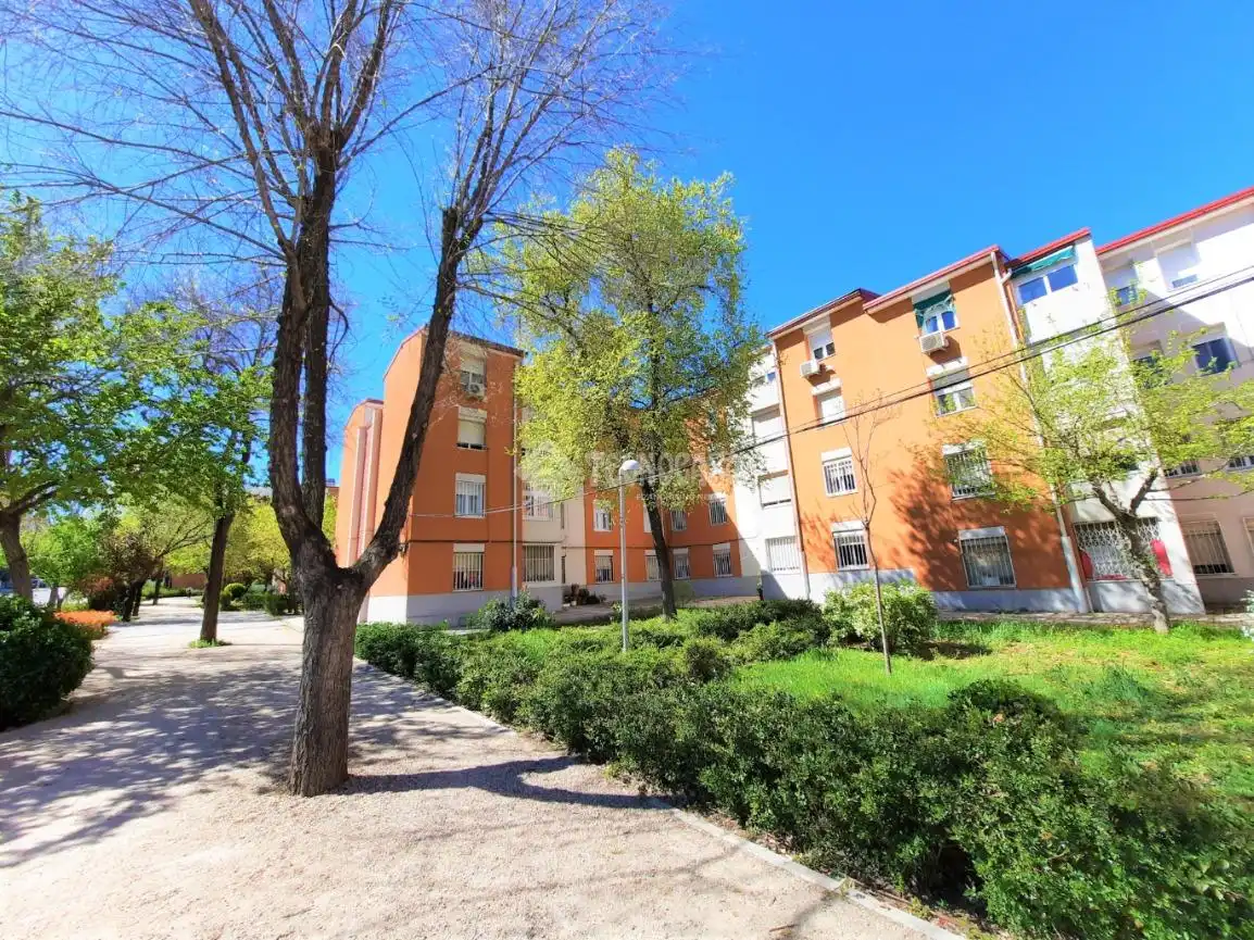 Vista exterior de Piso en venta en San Blas