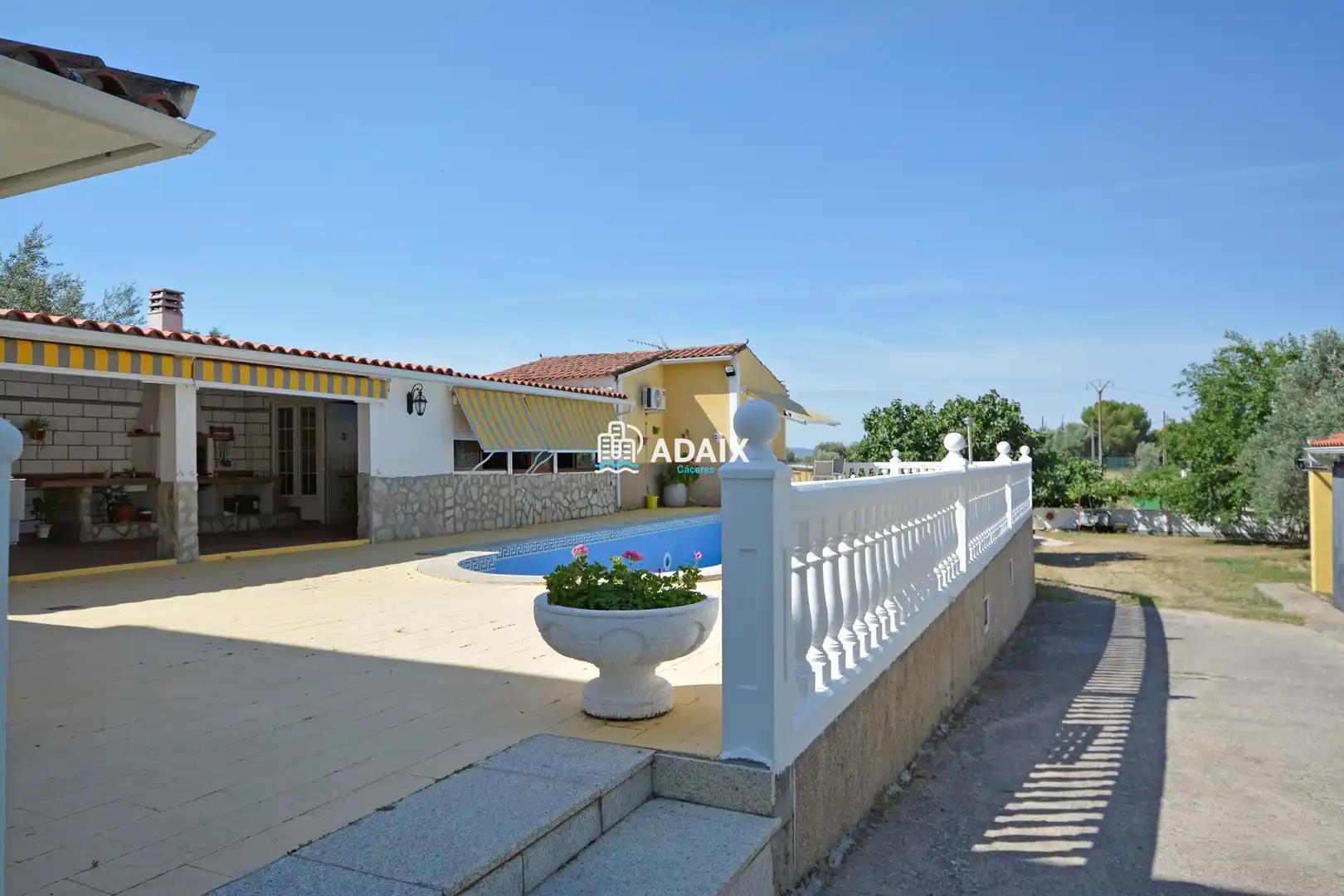 Vista exterior de Casa o xalet en venda en Malpartida de Cáceres amb Aire condicionat, Calefacció i Jacuzzi