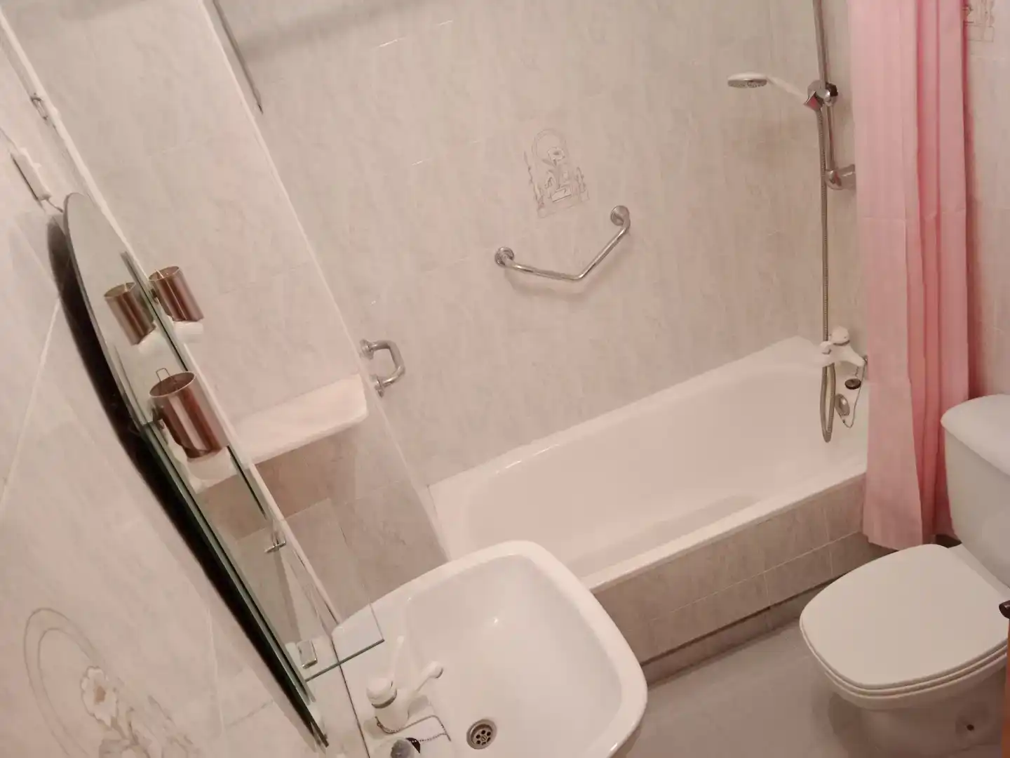 Badezimmer von Wohnung zum Verkauf in Torrevieja mit Klimaanlage, Terrasse und Balkon