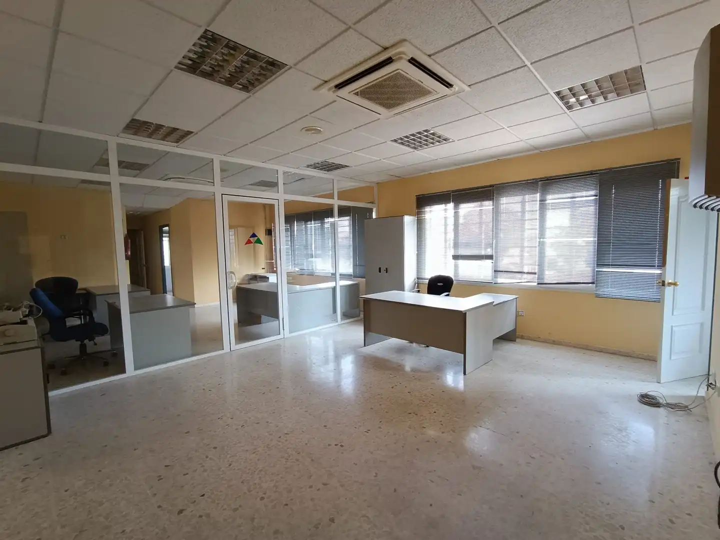 Nave industrial de alquiler en Carretera Sevilla-Cádiz, 556, La Hacienda - Nueva Andalucía