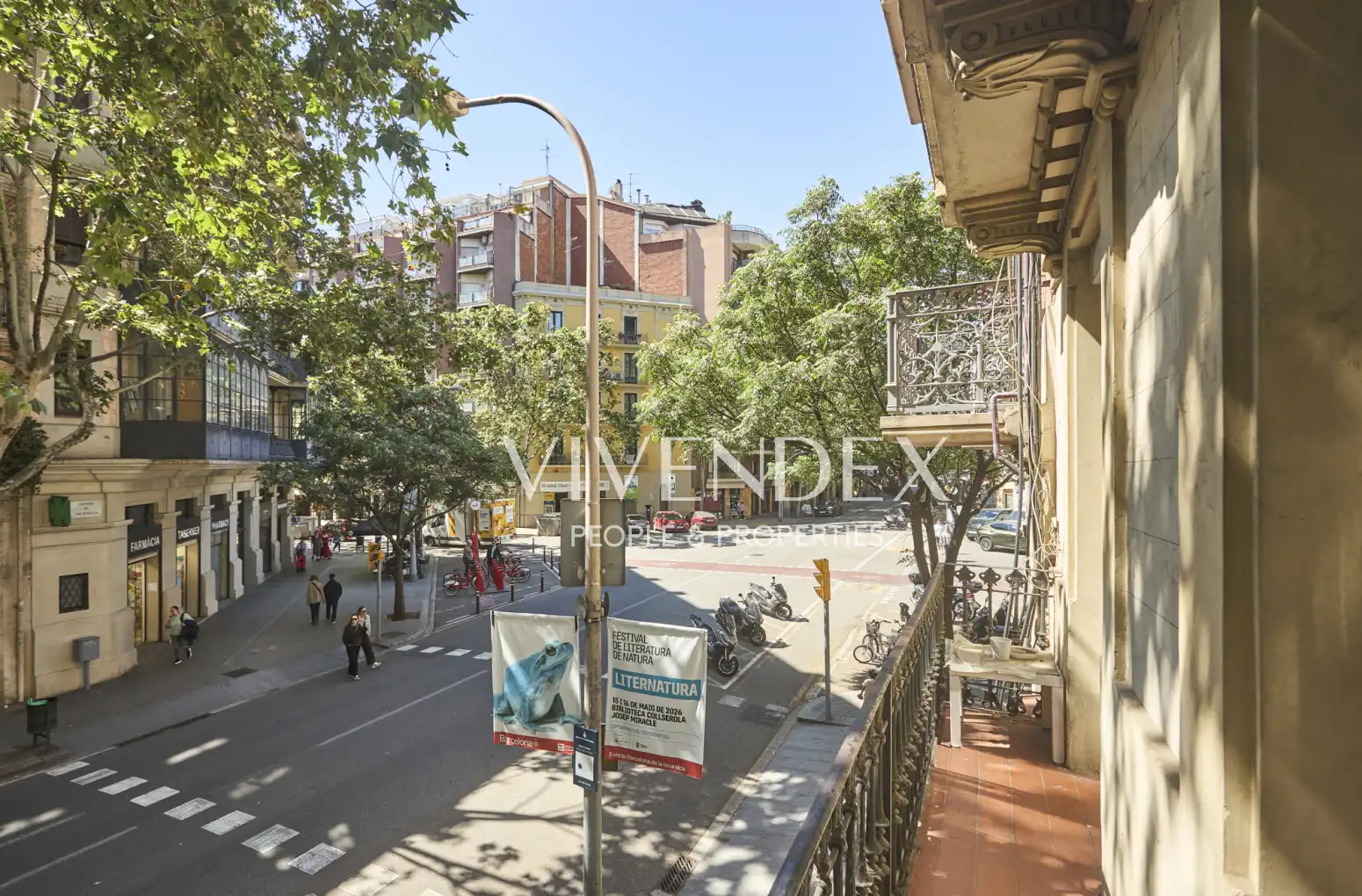 Vista exterior de Pis en venda en Barcelona amb Calefacció, Parquet i Terrassa