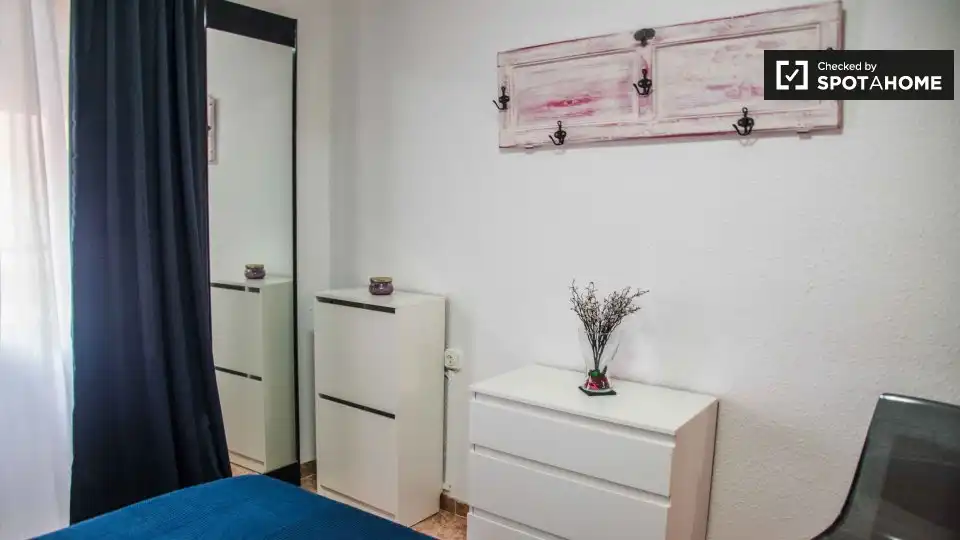 Bedroom of Flat for rent in Valencia  with Air Conditioner, Heating and Furnished