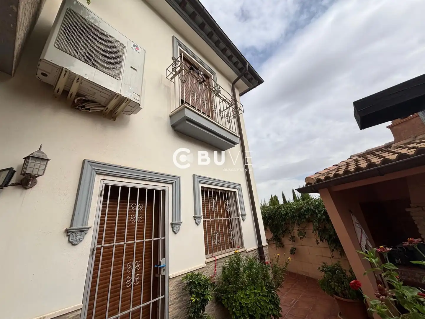 Vista exterior de Casa o xalet en venda en Cuevas del Becerro amb Aire condicionat, Calefacció i Jardí privat