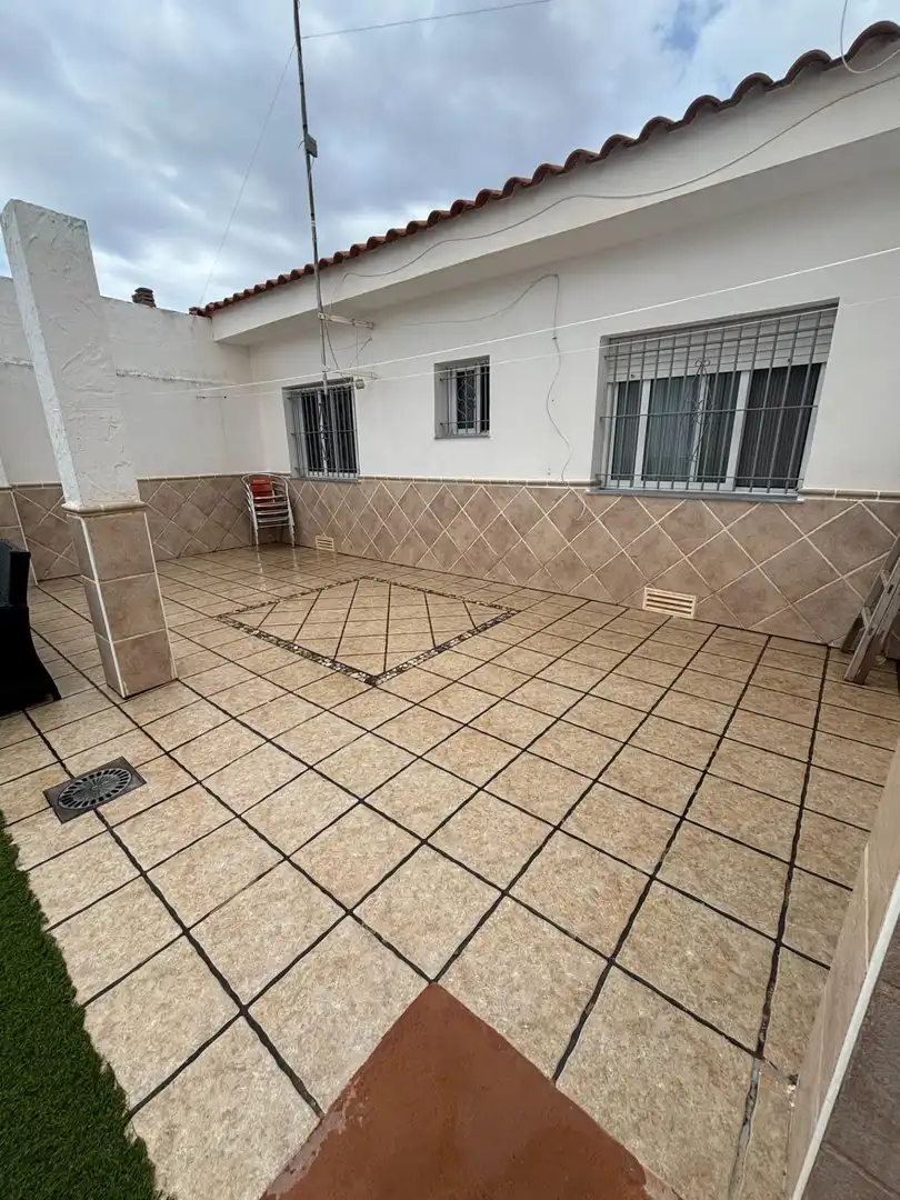 Casa adosada en venta en Calle MARIA DE ZAYAS-B SANTIAGO, 28, Miranda