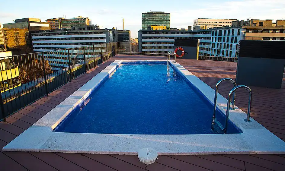 Piscina de Piso de alquiler en Sant Martí