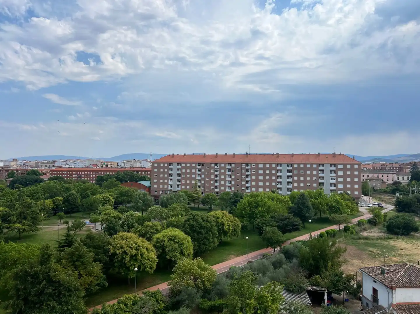 Vista exterior de Piso en venta en  Logroño con Calefacción, Parquet y Terraza