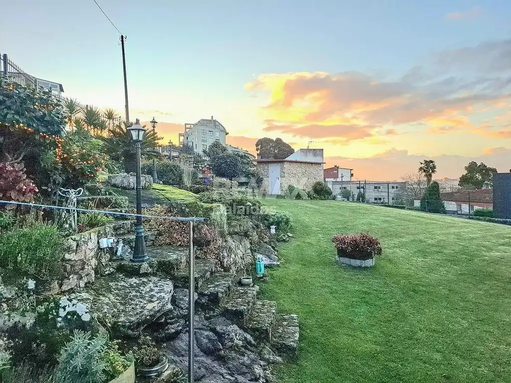 Jardí de Casa o xalet en venda en Vigo  amb Aire condicionat, Calefacció i Jardí privat