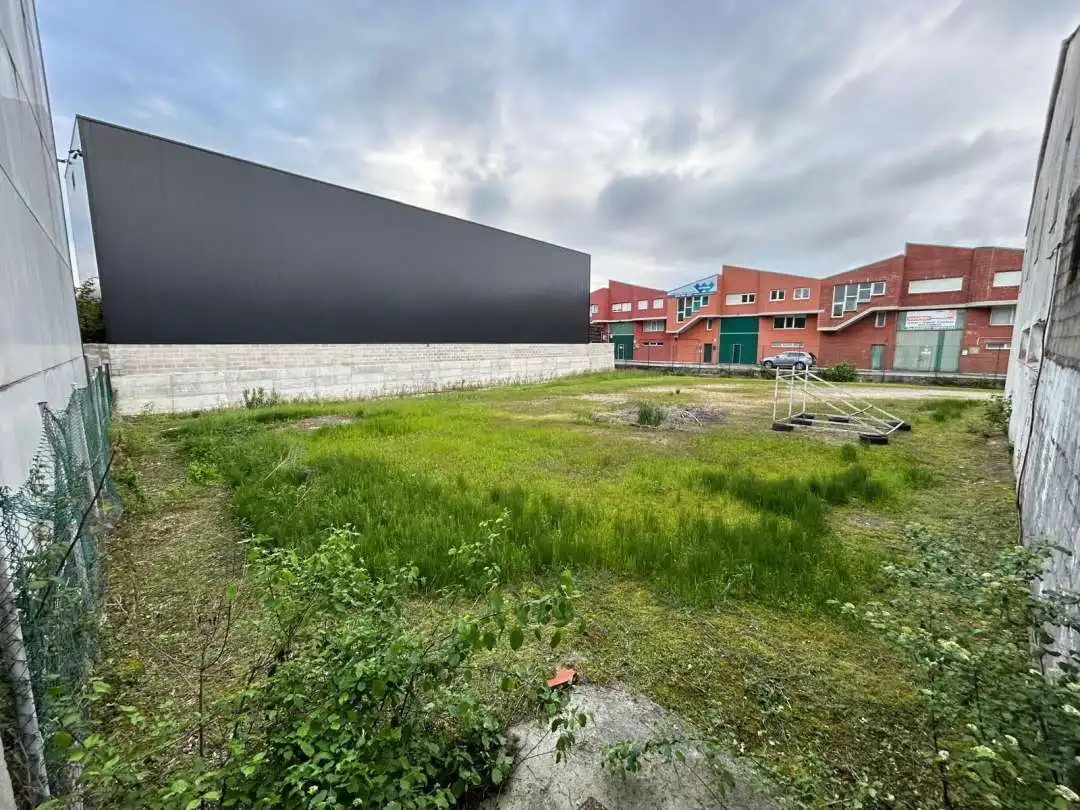 Terreno industrial de alquiler en Santa Cruz de Bezana