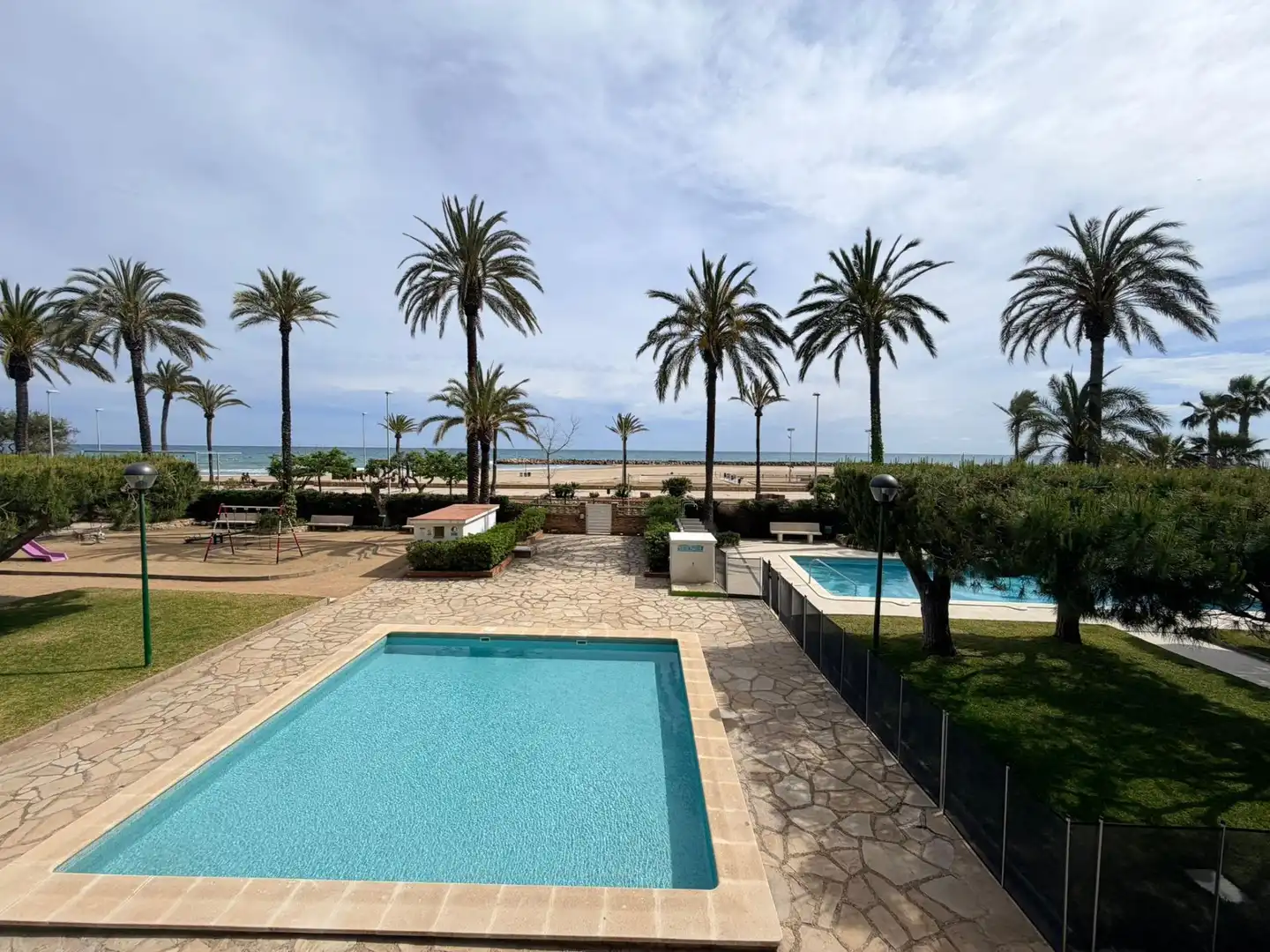 Piscina de Piso en venta en Cunit con Terraza, Amueblado y Piscina comunitaria
