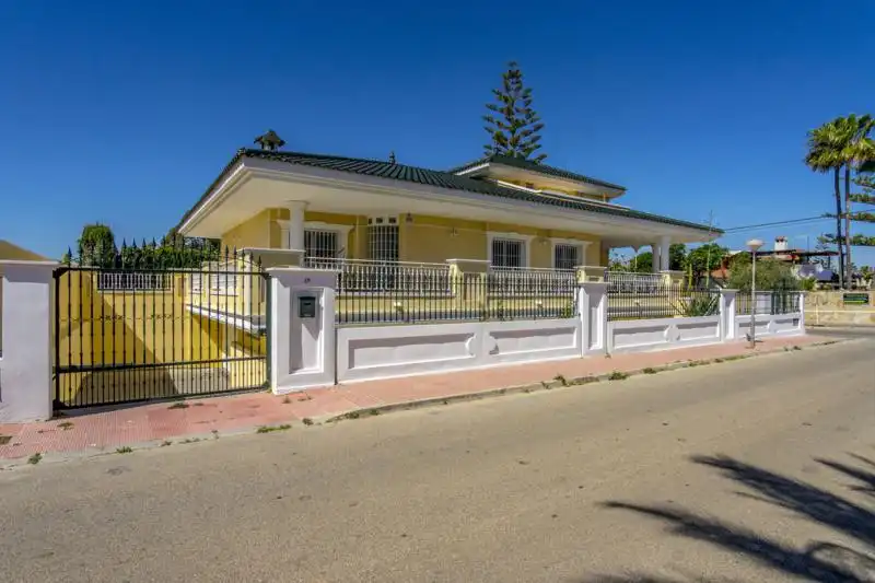 Chalet con terraza en venta en Avenida Miguel de Unamuno 17, imagen 2