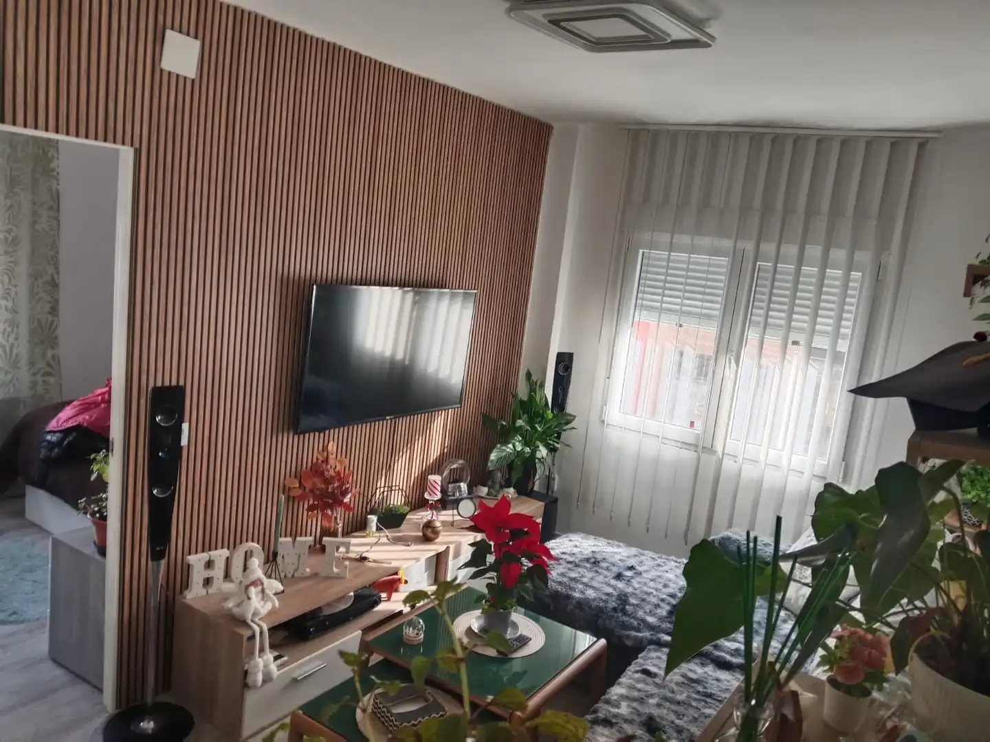 Sala d'estar de Pis en venda en Oviedo  amb Calefacció i Moblat