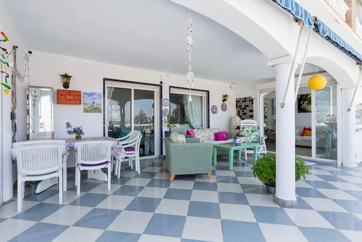 Terrasse von Einfamilien-Reihenhaus zur Miete in Vélez-Málaga mit Terrasse und Schwimmbad