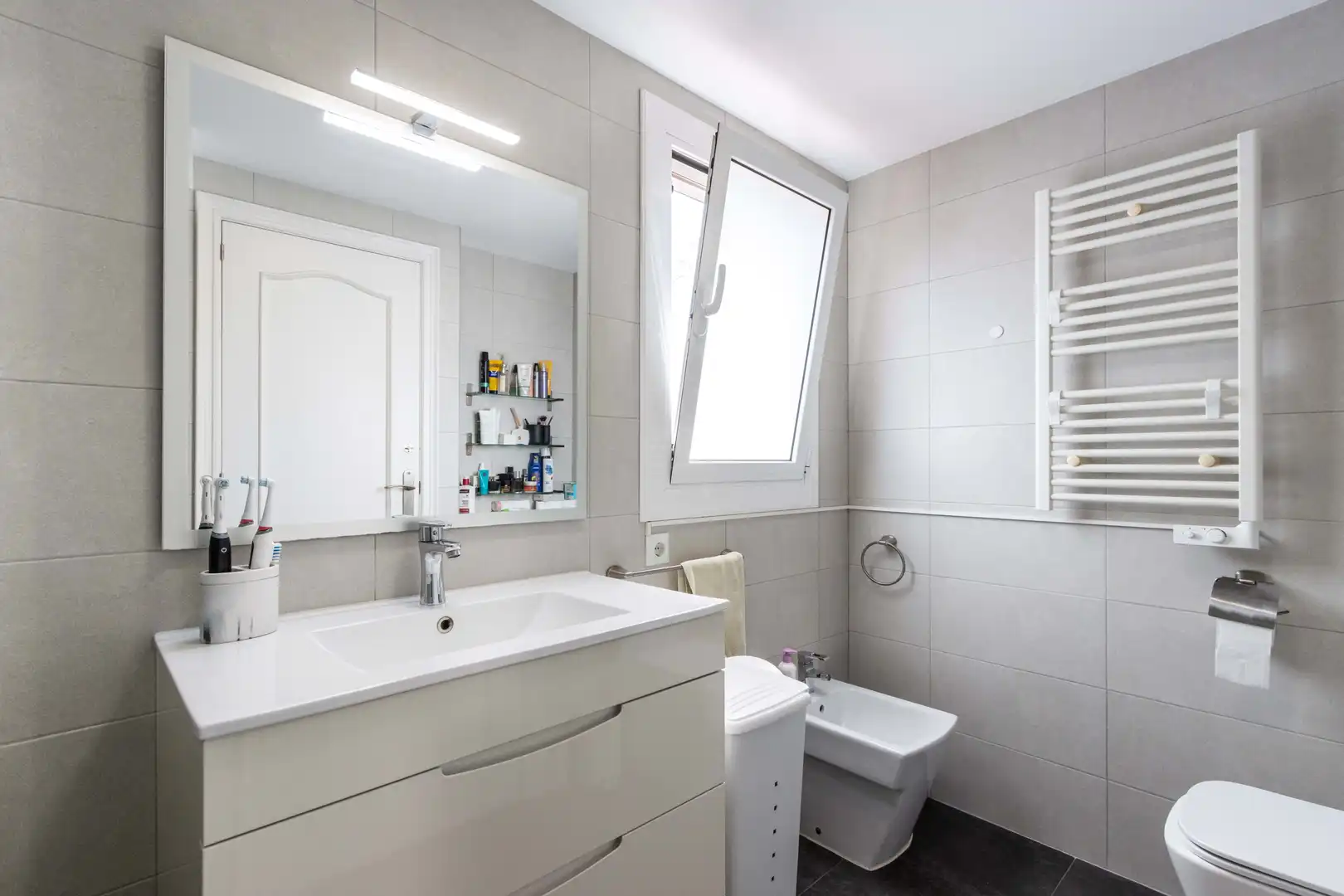 Baño de Casa adosada en venta en Mollet del Vallès con Aire acondicionado, Calefacción y Terraza