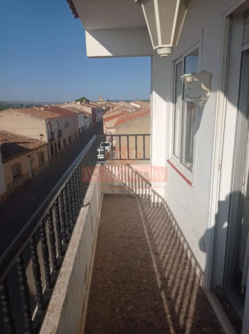 Vista exterior de Piso en venta en San Pedro con Balcón