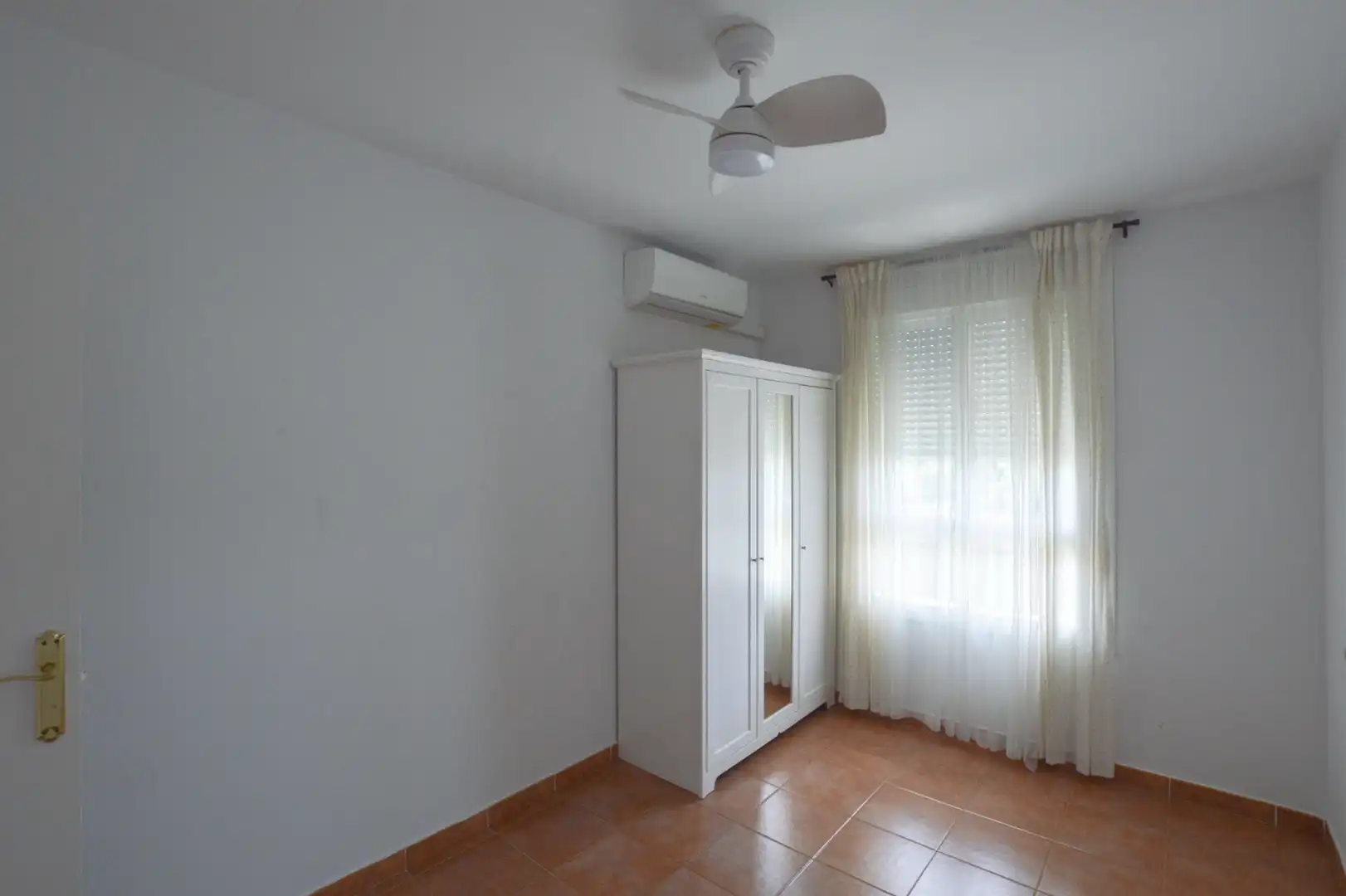 Schlafzimmer von Wohnung zur Miete in La Algaba mit Klimaanlage, Terrasse und Schwimmbad
