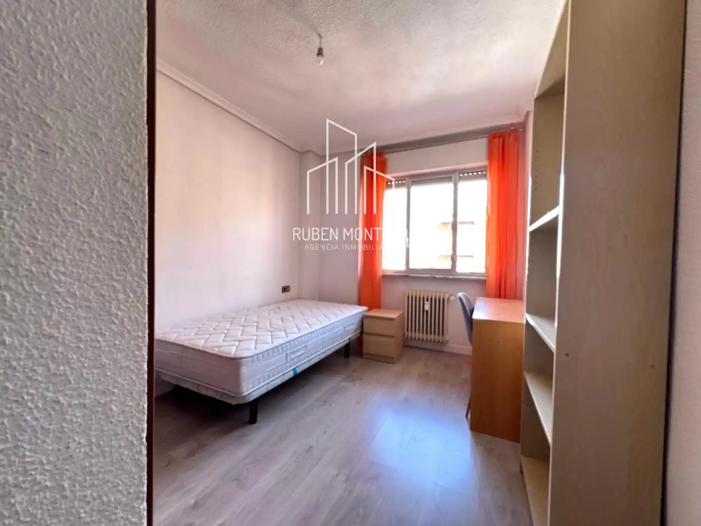 Schlafzimmer von Wohnung zur untervermieten in Salamanca mit Heizung, Terrasse und Möbliert