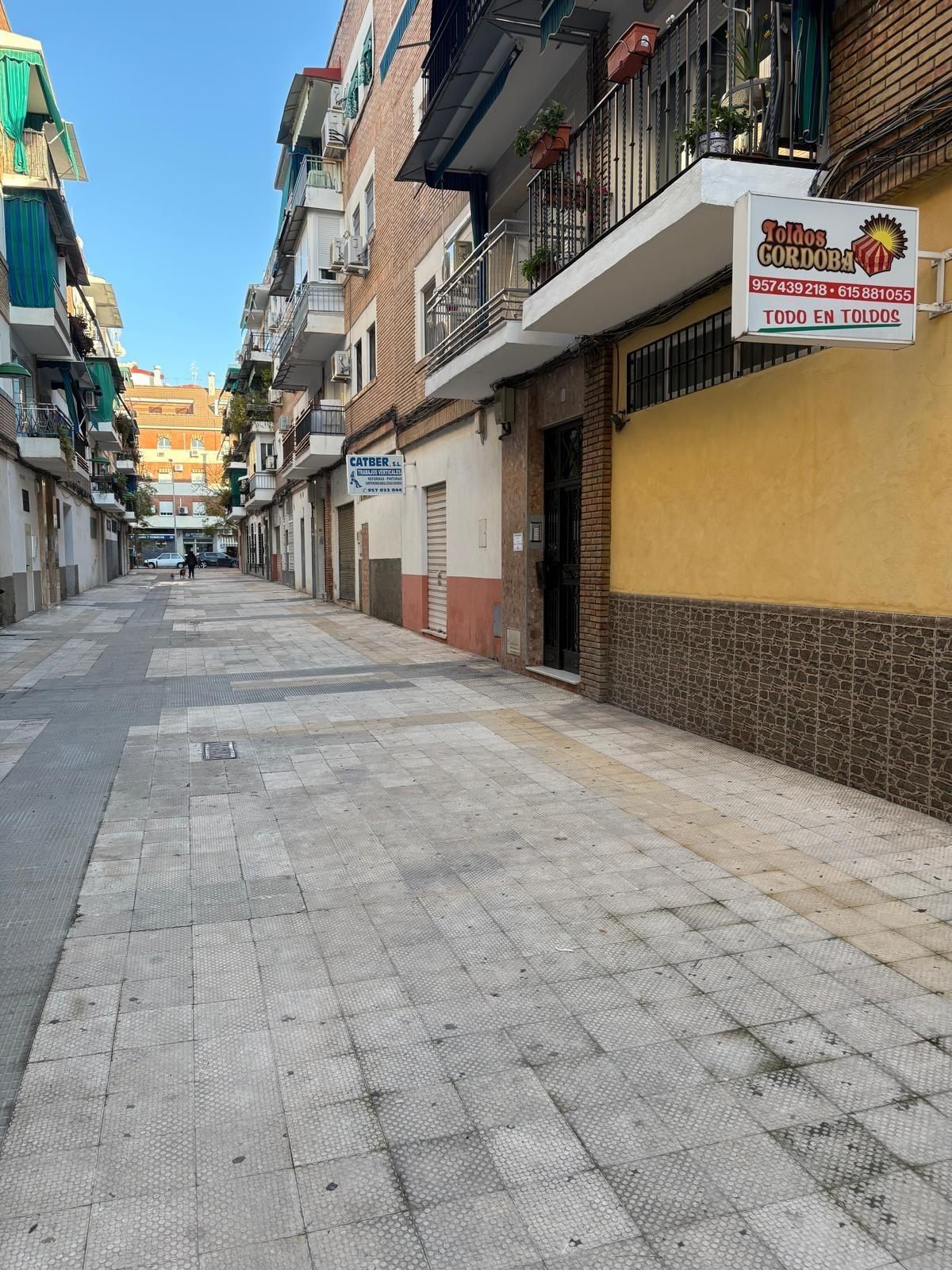 Vista exterior de Local en venda en  Córdoba Capital amb Aire condicionat