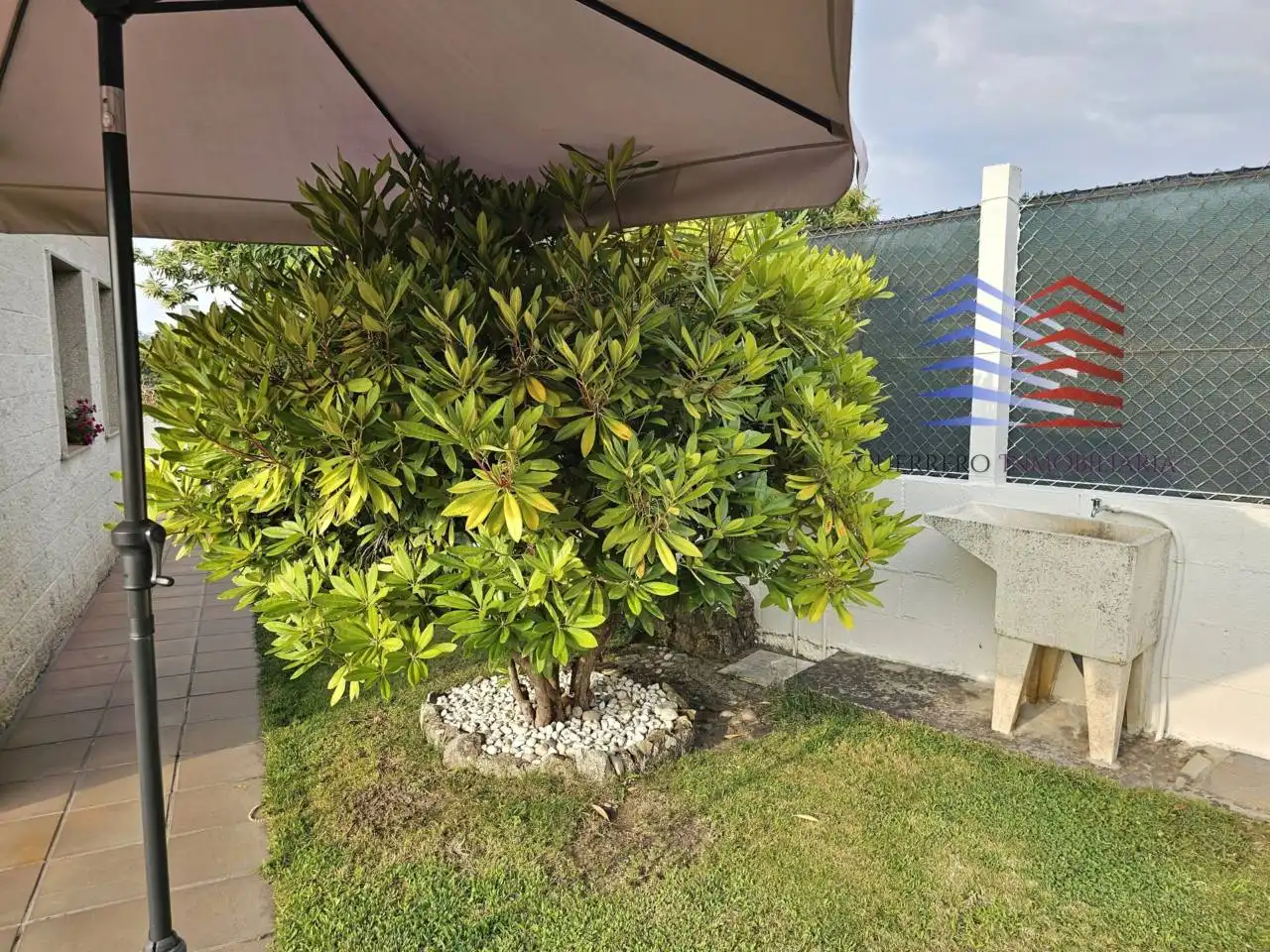 Casa amb jardí en venda a Calle Outeiro, imagen 15