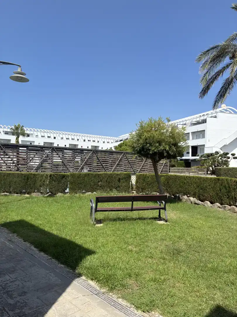 Vista exterior de Dúplex de alquiler en Rota con Aire acondicionado, Jardín privado y Piscina