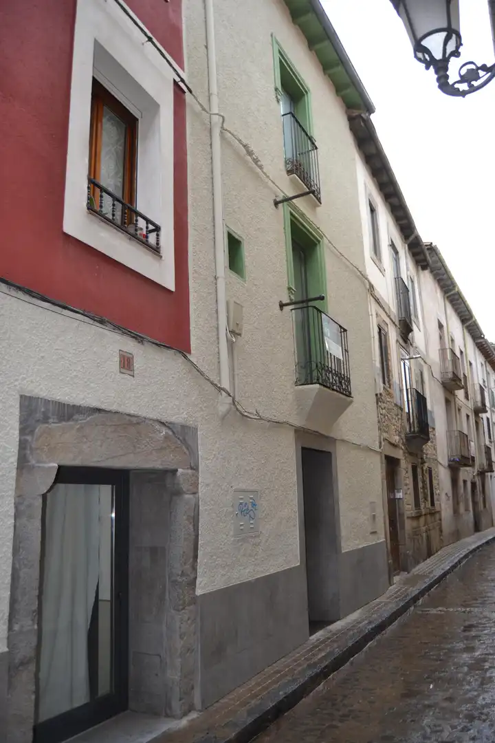 Vista exterior de Casa o xalet en venda en Jaca amb Terrassa, Moblat i Balcó