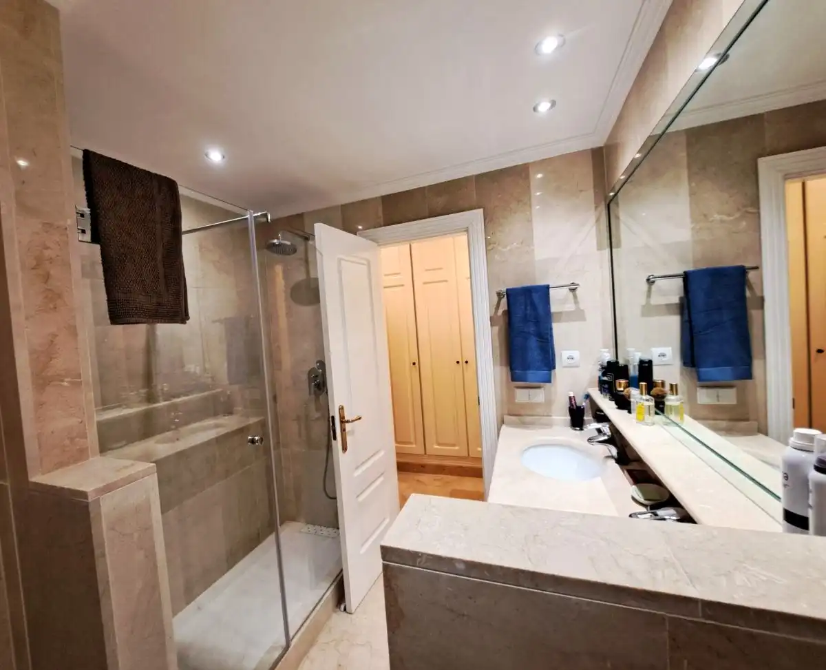 Baño de Piso en venta en Marbella con Aire acondicionado, Calefacción y Terraza